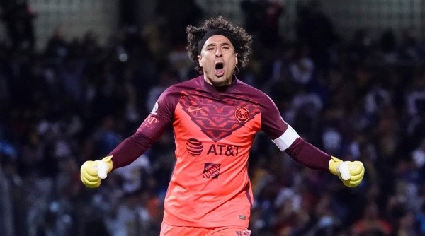 Ciudad de Mexico, 13 de agosto de 2022. Guillermo Ochoa en festejo de gol, durante el partido de la jornada 8 del torneo Apertura 2022 de la Liga BBVA MX, entre los Pumas de la UNAM y las Águilas del America, celebrado en el estadio Olímpico Universitario. Foto: Imago7/ Rafael Vadillo