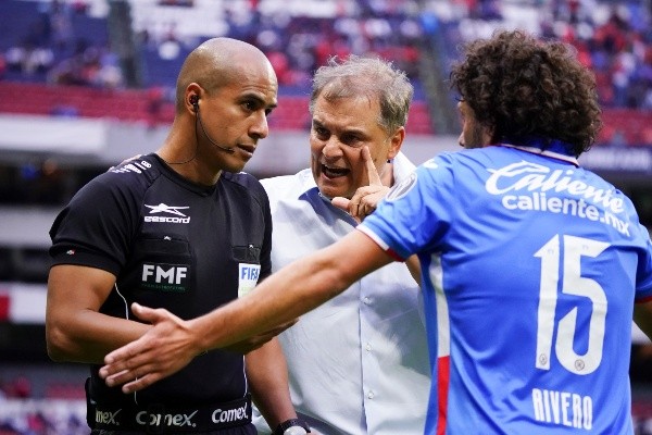 La expulsión de Diego Aguirre en la derrota de Cruz Azul ante Toluca (Foto: Imago7)