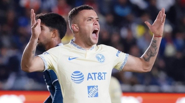 Pachuca, Hidalgo, 17 de agosto de 2022. Jonathan Rodríguez en lamento, durante el partido de la jornada 9 del torneo Apertura 2022 de la Liga BBVA MX, entre los Tuzos del Pachuca y las Águilas del America, celebrado en el estadio Hidalgo. Foto: Imago7/ Rafael Vadillo