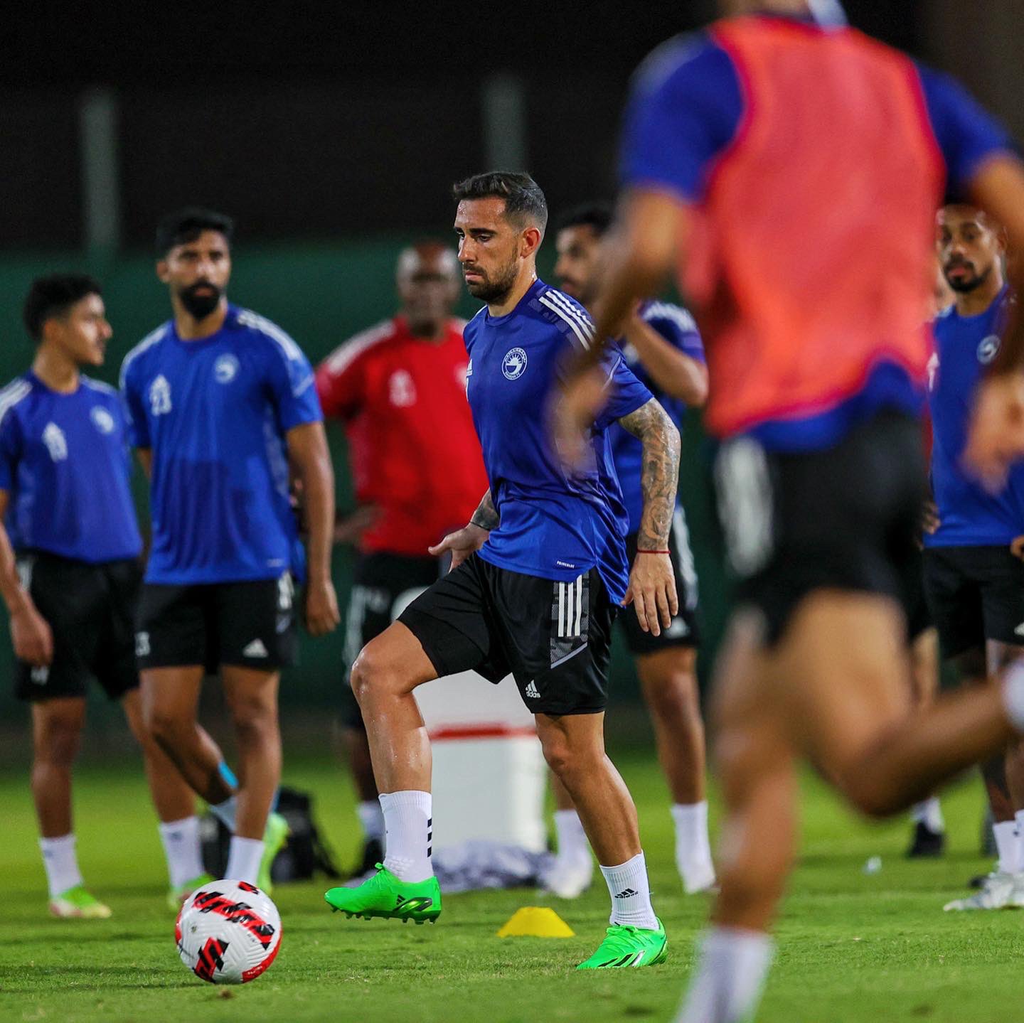 Entrenamiento de Alcácer con su nuevo club. Twitter.