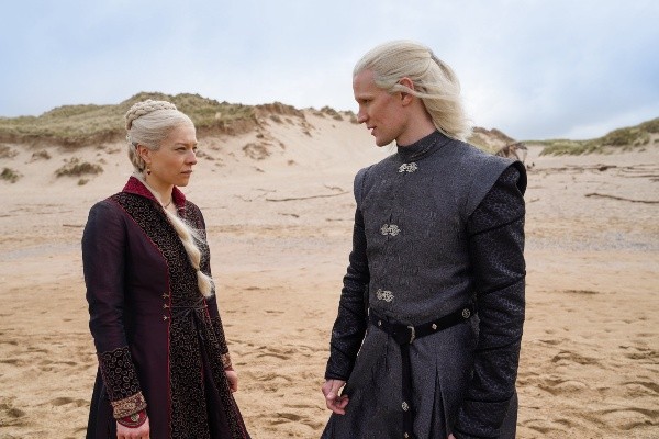 Emma D&#039;Arcy (Rhaenyra Targaryen) y Matt Smith (Daemon Targaryen) en House of the Dragon. (HBO Max)