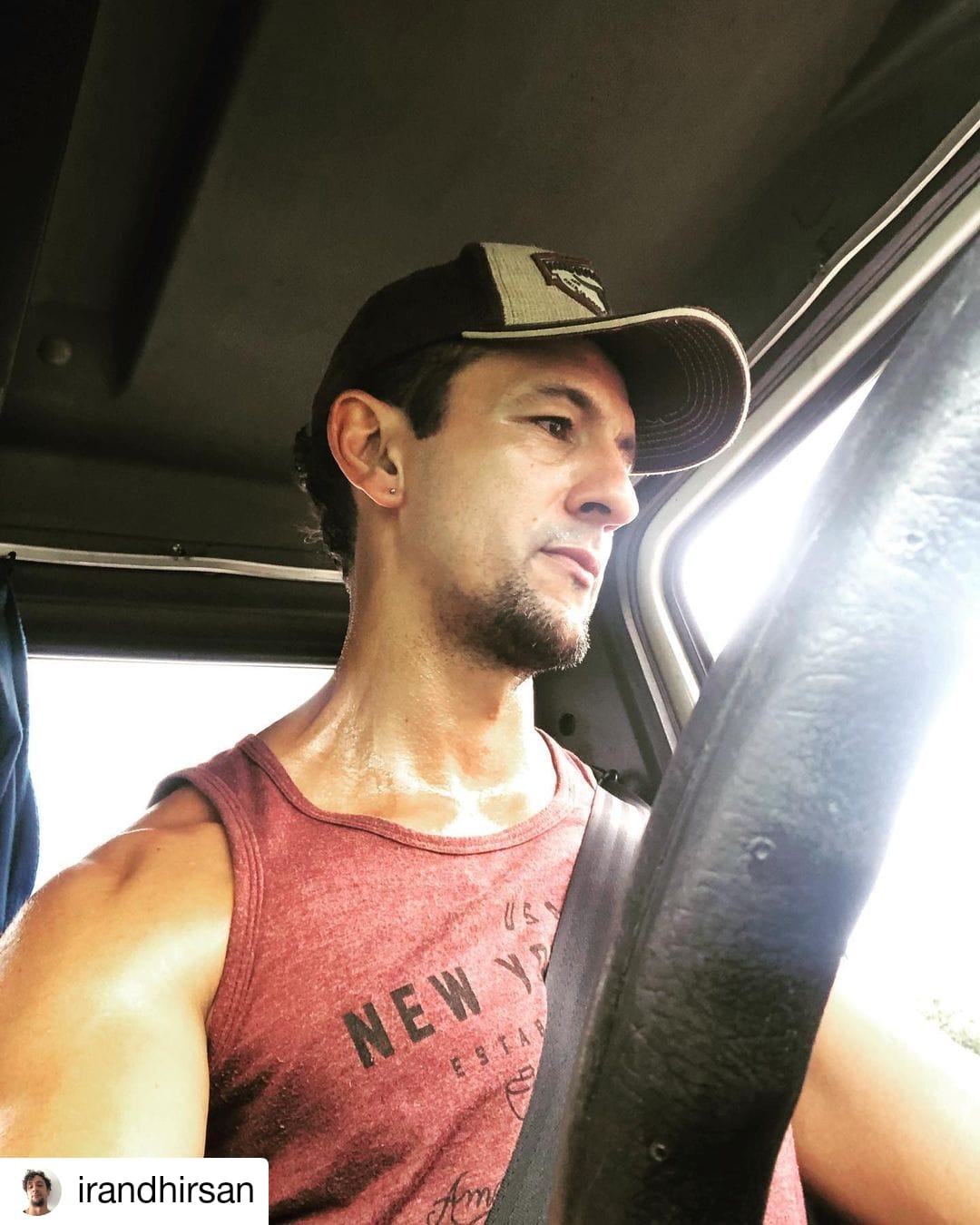Irandhir Santos em clique durante uma das cenas de &quot;Pantanal&quot;: Imagem/Reprodução Instagram oficial do ator.