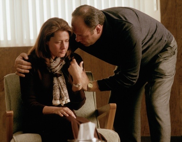 La doctora Melfi con Tony. (IMDb)