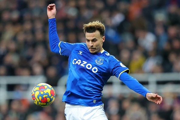 Alli en juego con Everton. Getty.