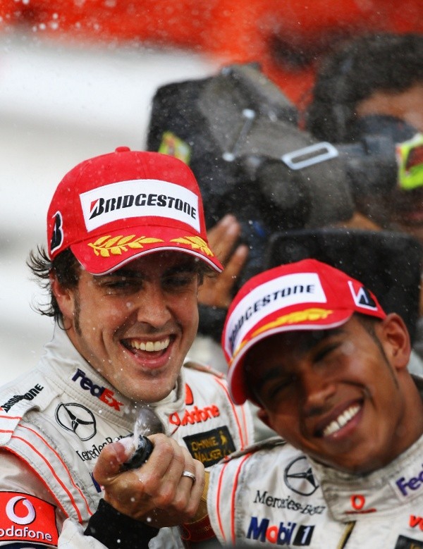 Compañeros, rivales, colegas: la relación de Alonso y Hamilton ha ido variando con los años. Créditos: Getty Images