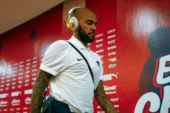 Dani Alves debe jugar en otra posición según Hugo Sánchez (Imago 7)