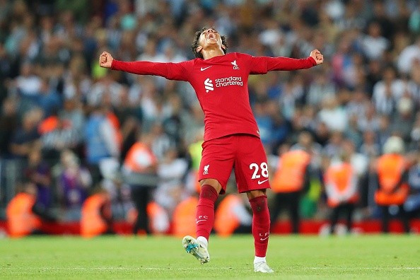 Festejo de gol de Liverpool de Fabio Carvalho. Getty.