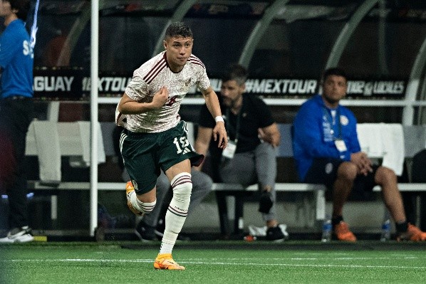 Emilio Lara haciendo su debut con la Selección Mexicana (Imago 7)