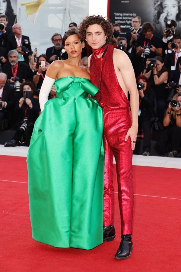 Taylor Russell y Timothée Chalamet en el Festival de Cine de Venecia (Getty).