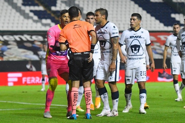 Penalti contra Pumas de César Arturo Ramos. FOTO: Imago7