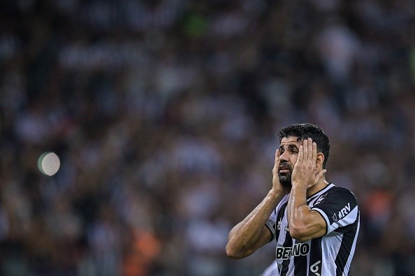 Diego Costa en partido con Atlético Mineiro. Getty.