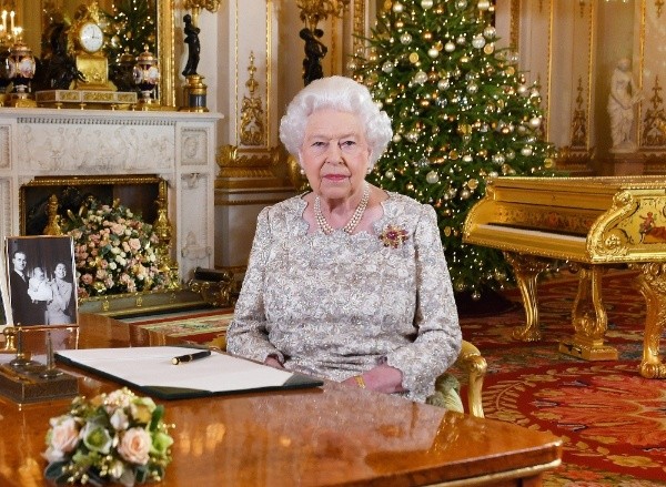 Isabel II en un saludo navideño. Foto: Getty.