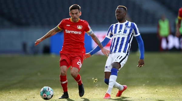 Not Released (NR) DFL regulations prohibit any use of photographs as image sequences and/or quasi-video.