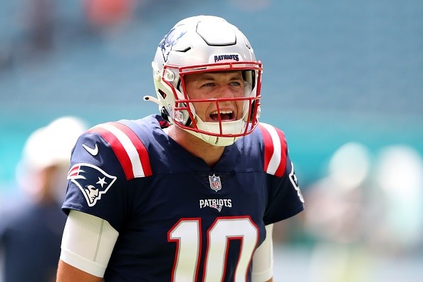 Mac Jones liderou o ataque dos Patriots na temporada passada. 
     Créditos: Megan Briggs/Getty Images