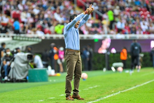 Ricardo Cadena, conforme por el triunfo de sus Chivas (Imago 7)