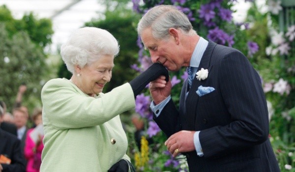 Isabel II y Carlos III: Getty 
