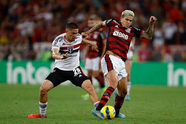 Acción de juego entre Sao Paulo y Flamengo. Getty.