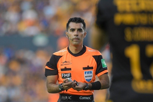 Adonai Escobedo González, el árbitro del Clásico Nacional (Imago 7)