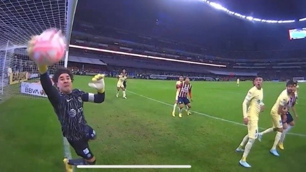 La foto de la polémica: ¿era gol de Chivas? (Especial)
