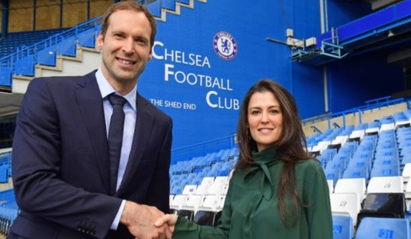 Petr Cech y Marina Granovskai: Getty