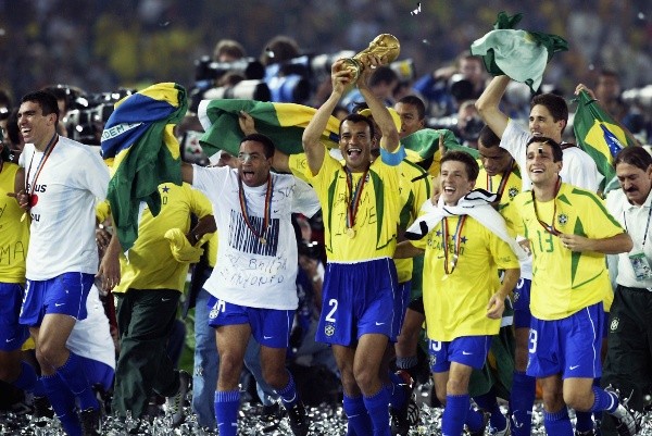 Foto: Alex Livesey/Getty Images | Luizão conquistou o penta com a Seleção na Copa de 2002