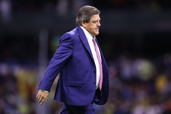 Miguel Herrera, criticado por el Negro Santos (Imago 7)