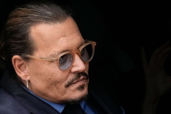Johnny Depp está namorando advogada casada que o defendeu em processo, diz  site - SBT