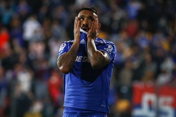 Castec le cayó sin asco a Ronnie Fernández | Foto: Agencia Uno 