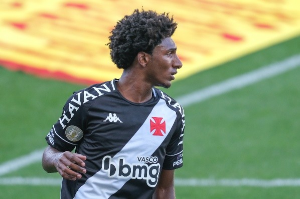 Foto: Marcello Zambrana/AGIF - Talles Magno, ex-Vasco, é um dos jogadores de posse do grupo City; será que pode vir ao Bahia?