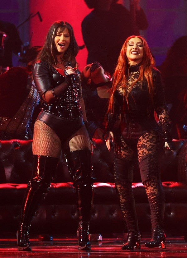 Nathy Peluso y Christina Aguilera en los Latin Grammy 2021 (Getty).