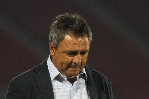 09 de Diciembre del 2016/SANTIAGOEl Director Tecnico de Universidad de Chile, Victor Hugo Castañeda durante el partido valido por la decimoquinta fecha del Campeonato Nacional Scotiabank de Apertura 2016/2017 entre Universidad de Chile vs Huachipato, jugado en el Estadio Nacional.FOTO: PABLO VERA LISPERGUER/AGENCIAUNO