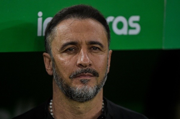 Vitor Pereira no comando do Corinthians (Foto: Thiago Ribeiro/AGIF)