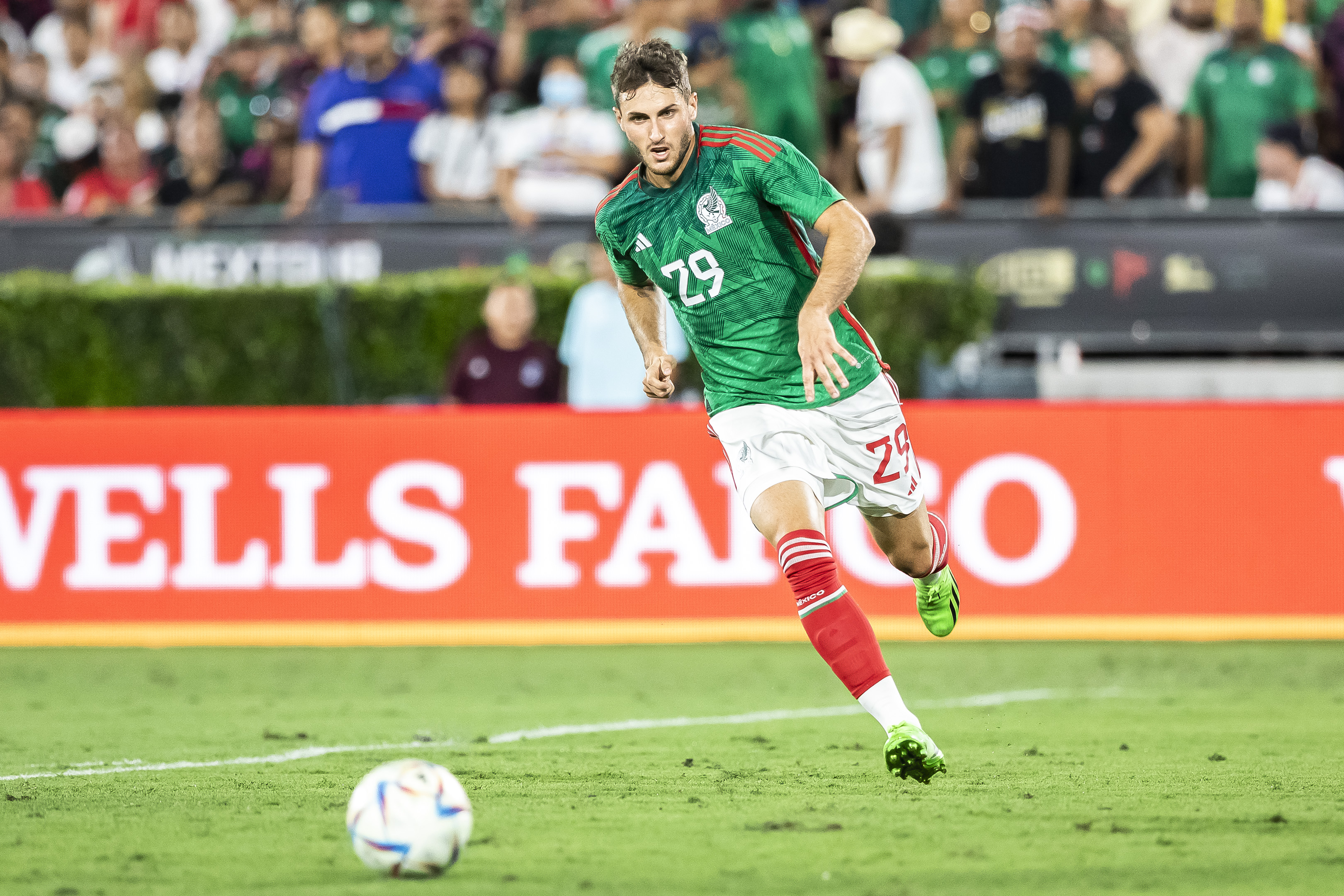 Santi Giménez admitió admiración por Chicharito Hernández (Imago 7)