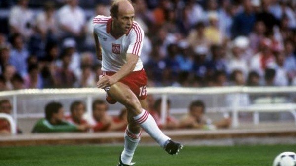 Lato fue la figura central de la era dorada de Polonia y sus goles permitieron que el equipo fuera aspirante al título (El País)