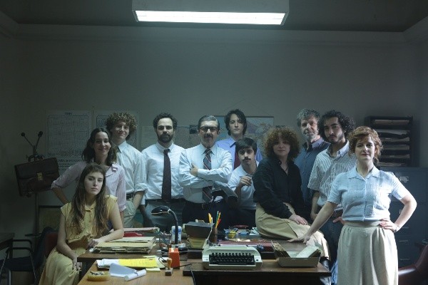 El equipo de trabajo de Julio Strassera. Foto: (Amazon Prime Video)