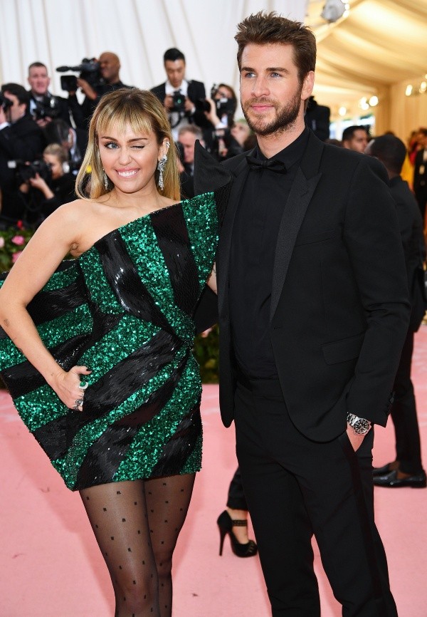 Miley Cyrus y Liam Hemsworth en 2019 (Getty).