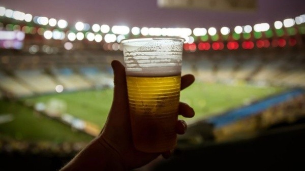 Pese a la intervención de la FIFA, no se podrá ingerir alcohol en los estadios (Diario con Vos)