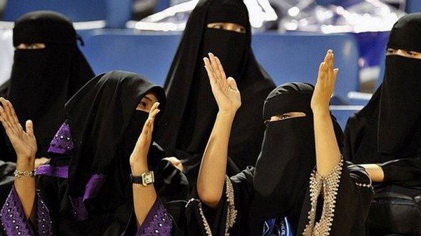 Las mujeres qataríes deben obtener permisos de sus tutores masculinos para realizar actos de la vida cotidiana (Cadena 3)