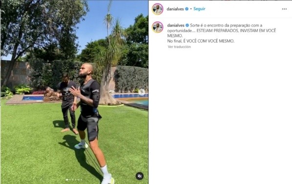 Dani Alves se prepara por su cuenta con la mente en el Mundial. Instagram