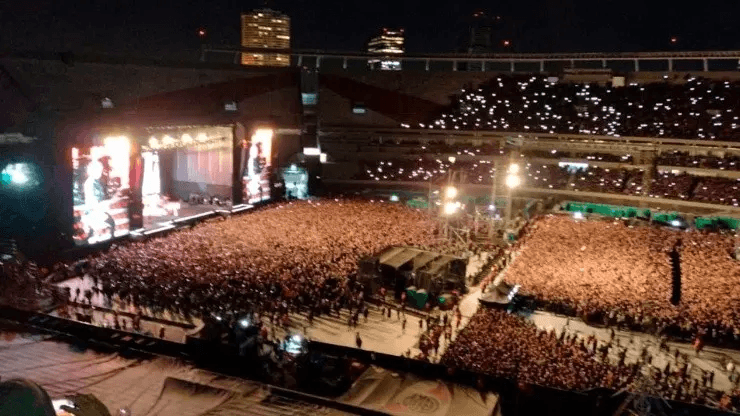 Sacaron El Cobertor Así Quedó El Césped Del Monumental Tras El Recital De Los Guns N Roses