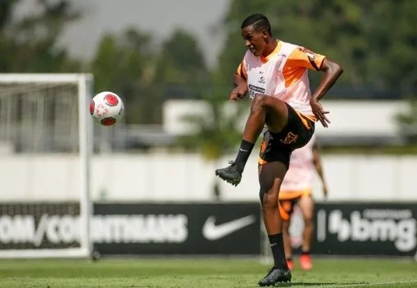 Endrick encabeça lista 'astronômica' de jovens promessas do futebol  brasileiro que foram vendidos à Europa