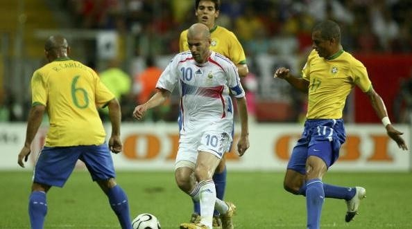 Foto: Michael Steele/Getty Images - Zidane foi a pedra no sapato da Seleção Brasileira em duas Copas