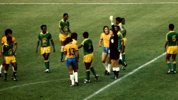 Un defensor de Zaire protagonizó uno de los momentos más risueños en la historia de la Copa del Mundo (Panenka)
