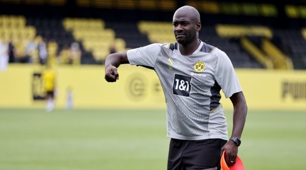 Otto Addo, trabajando para Borussia Dortmund