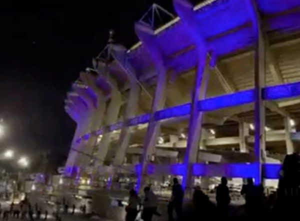 Así se ve el Estadio Azteca iluminado de Azul.