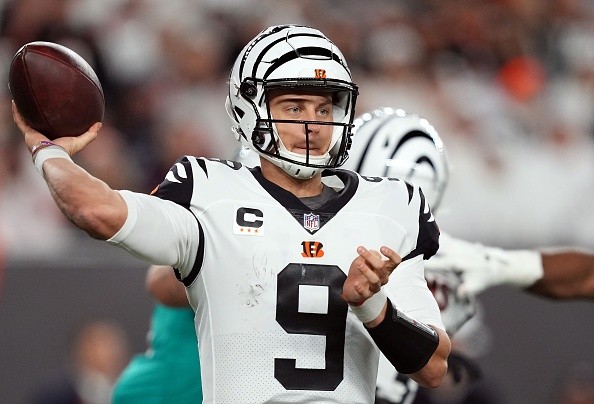 QB, Joe Burrow lidera arrancada do Bengals na temporada. 
    Créditos: Dylan Buell/Getty Images