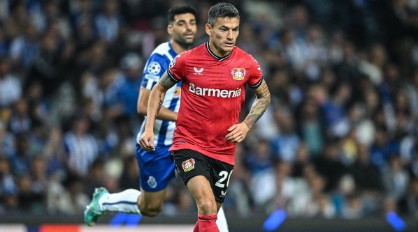 PORTO, PORTUGAL - OCTOBER 04: Charles Aránguiz of Bayer 04 Leverkusen in action during the UEFA Champions League group B match between FC Porto and Bayer 04 Leverkusen at Estadio do Dragao on October 4, 2022 in Porto, Portugal. (Photo by Octavio Passos/Getty Images)-Not Released (NR)