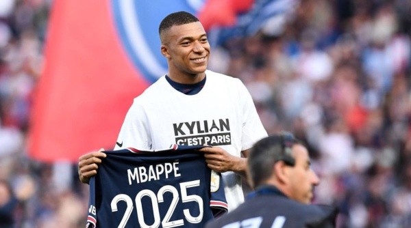 En la camiseta, Mbappé supuestamente renovó hasta 2025, pero en realidad lo hizo hasta 2024, según L&#039;Equipe (Instagram @k.mbappe)