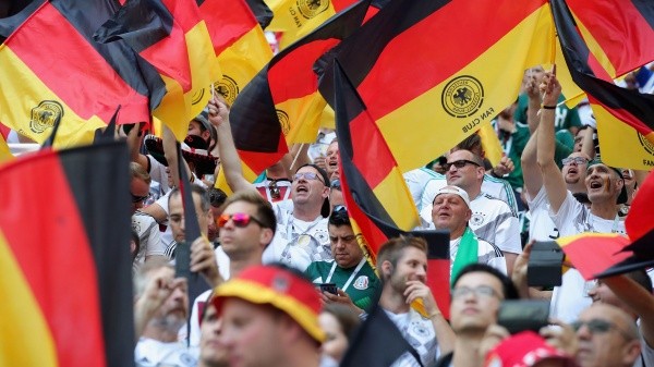 La tradición alemana y su acompañamiento permanente en cada presentación en una Copa del Mundo (Getty Images)