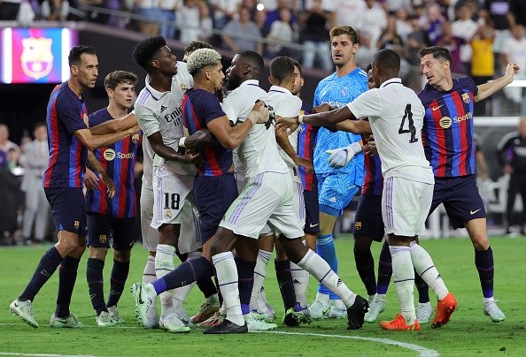 Real Madrid y Barcelona en juego de pretemporada. Getty.